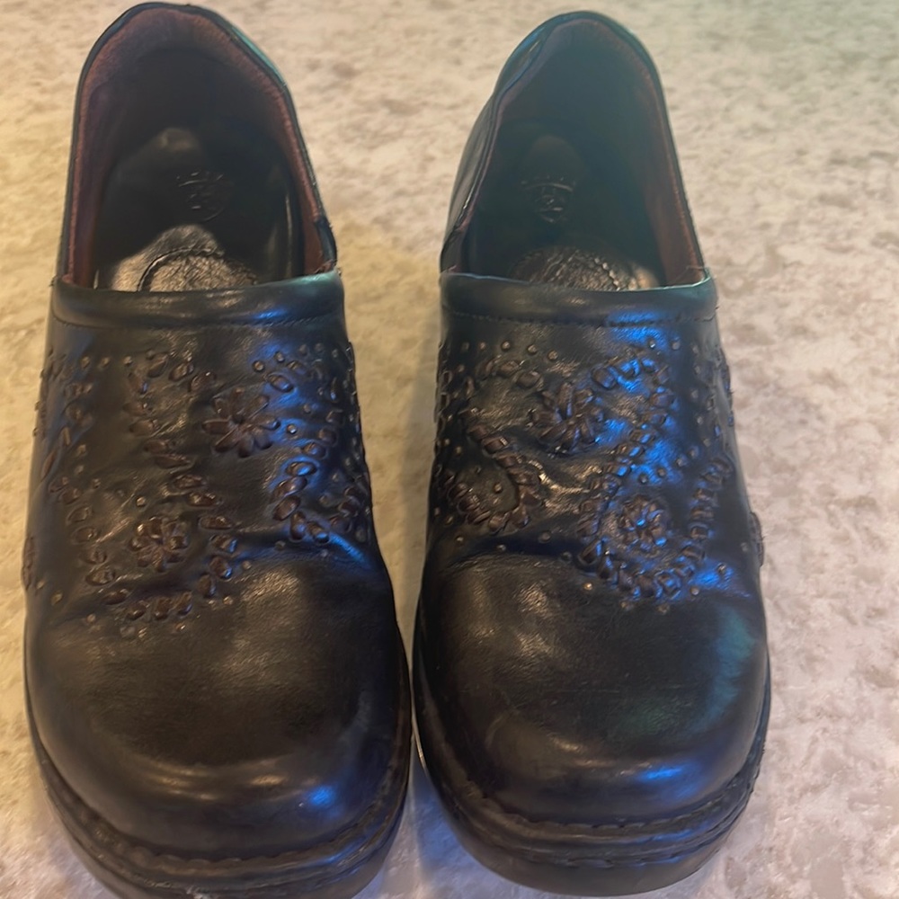 Arias Black Leather Shoe Clog